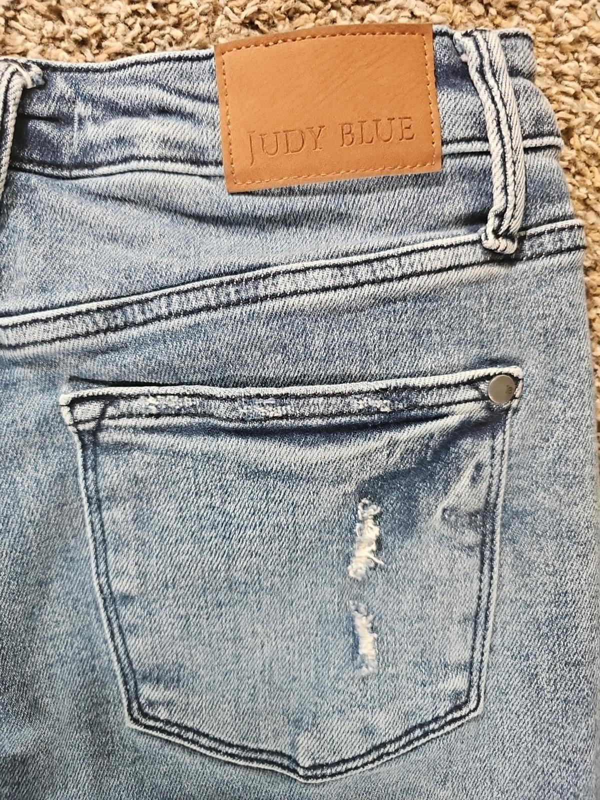 Judy Blue Los Angeles Slim Fit 7/28 Jeans