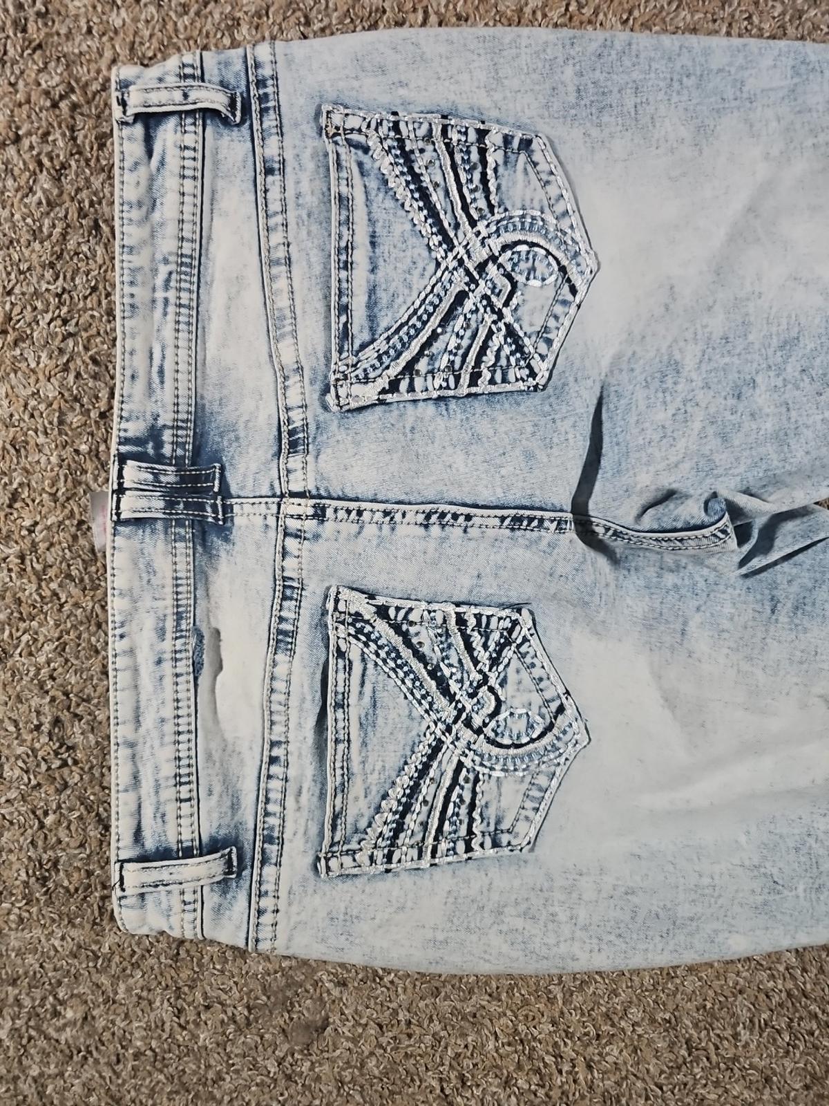 NOBO No Boundaries Cuffed Capris 13