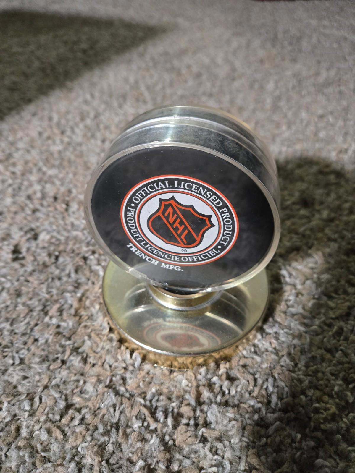 Washington Capitals Vintage Logo NHL Hockey Puck Trench Mfg Display Case