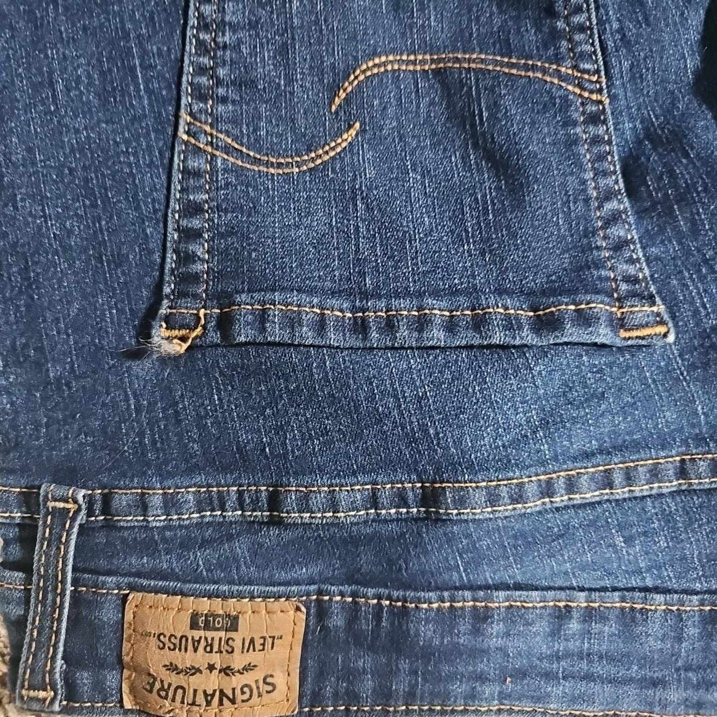 Signature Levi Strauss Gold Midrise Skinny Shorts 20 W35