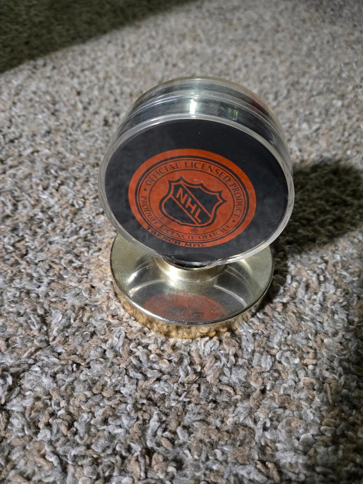 St Louis Blues Vintage Logo NHL Hockey Puck Trench Mfg Display Case