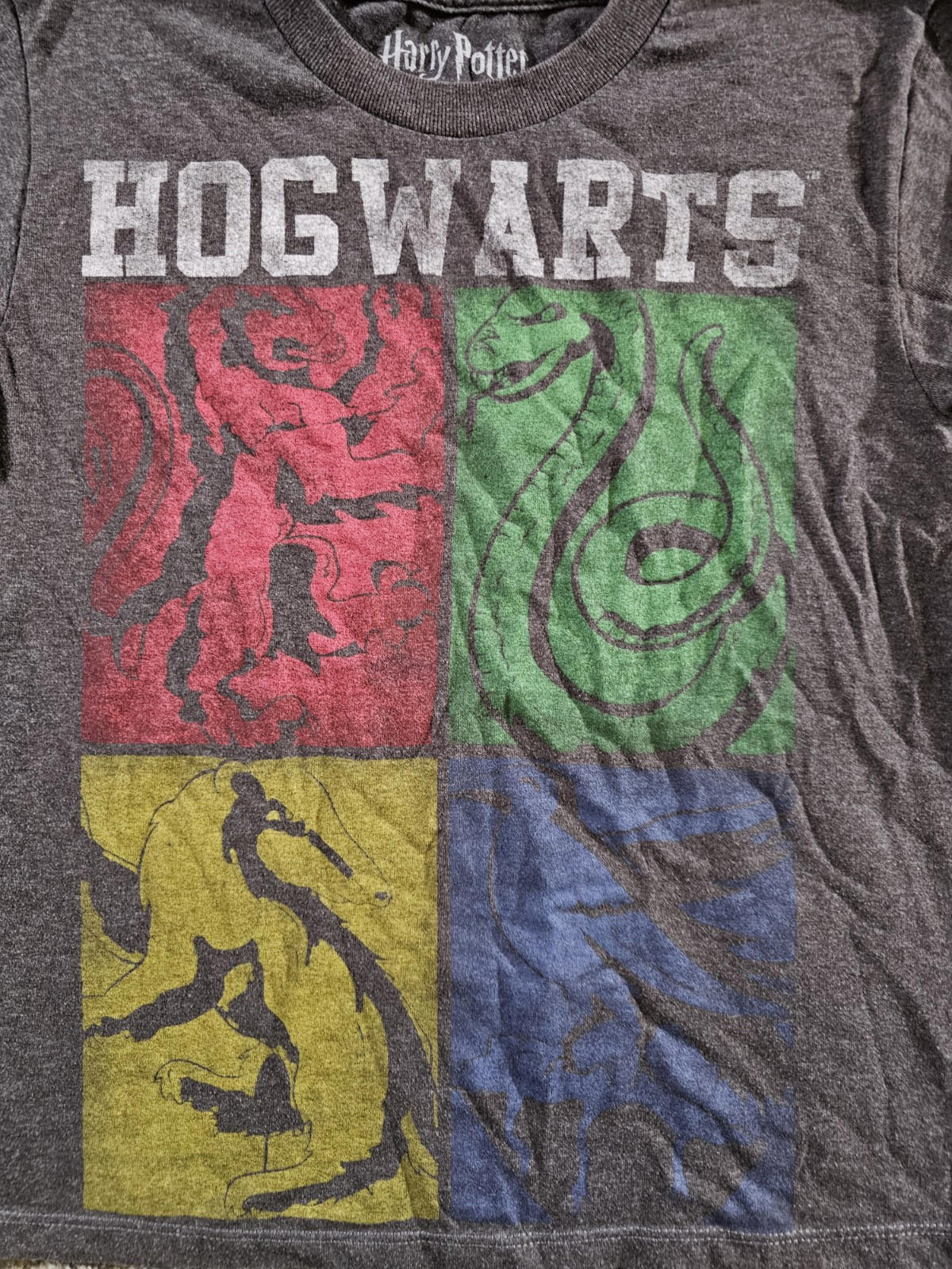 Harry Potter Hogwarts Tshirt Small