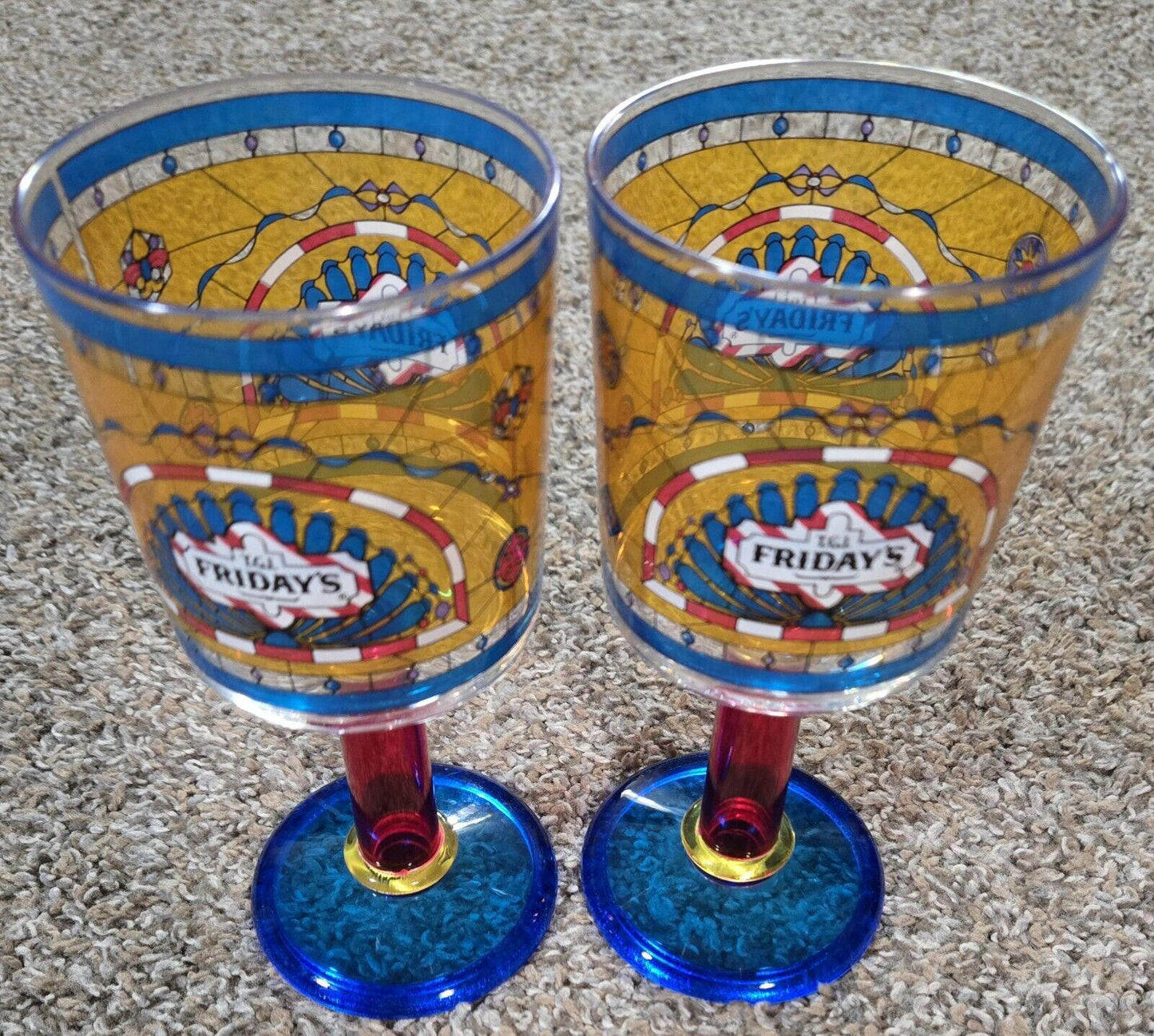 VINTAGE SET OF 2 1995 TGI FRIDAYS PLASTIC GOBLETS STAINED GLASS DESIGN CUPS