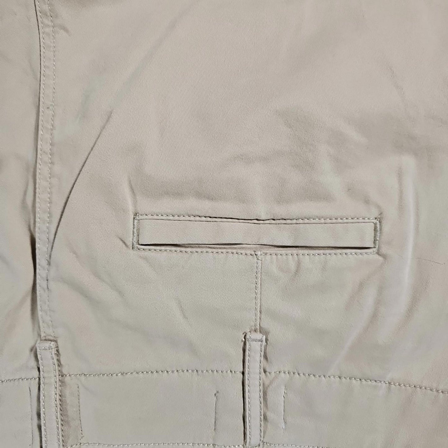 GAP sz 8 5" Cuffed Khaki Shorts