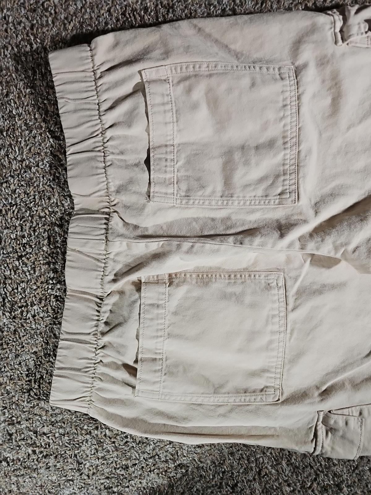 GAP sz L Khaki Cargo Pants