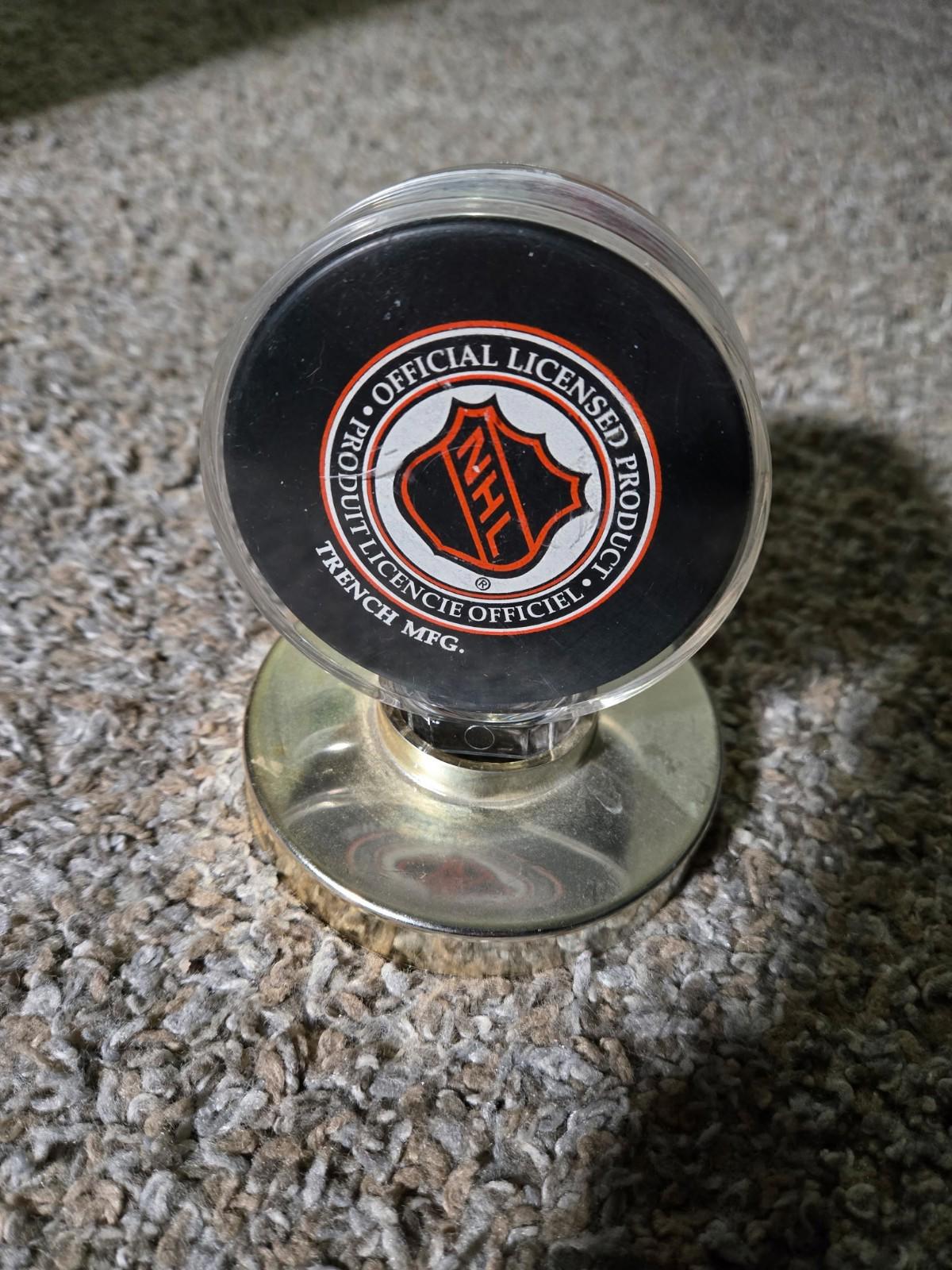 Winipeg JETS Vintage Logo NHL Hockey Puck Trench Mfg Display Case