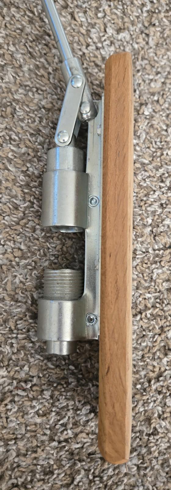 Reed's Rocket Nut Cracker, Made in USA Model 800, Reed Machine Co. VINTAGE
