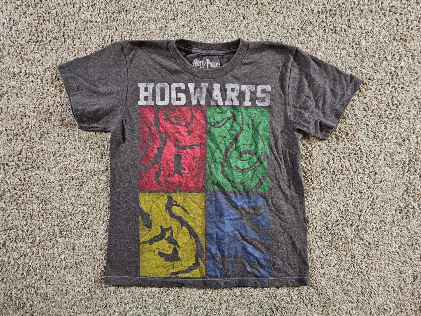Harry Potter Hogwarts Tshirt Small