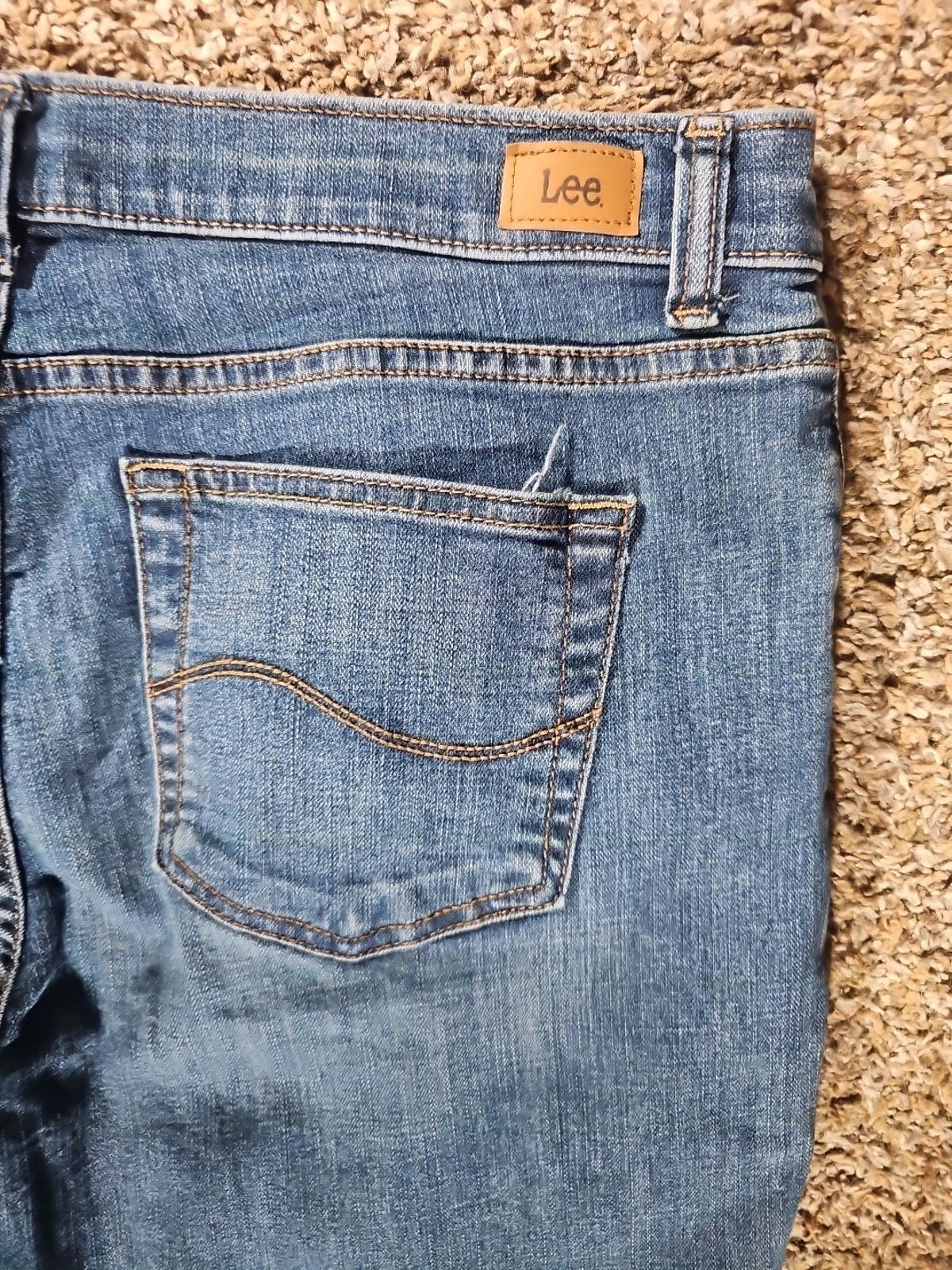 Lee Petites Relaxed Fit Straight Leg Mid Rise Sz 4