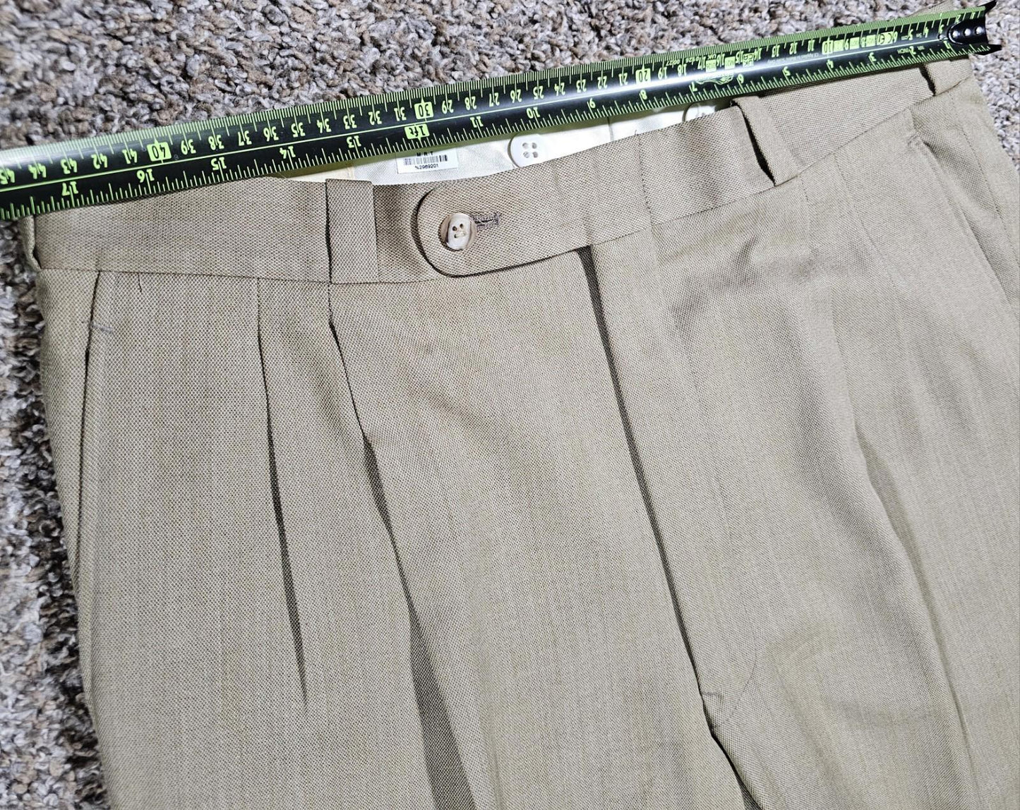 Hand Tailored Tom James Innocenti Oro tan suit APPROX C44W35
