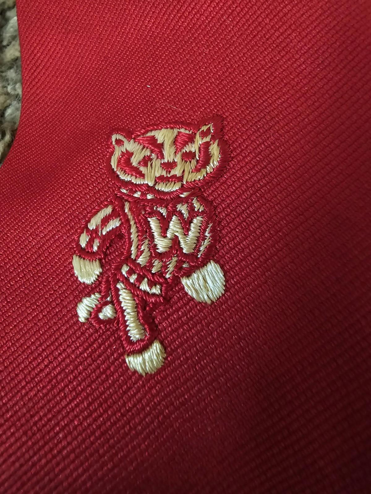 chapmans red Embroidered UW WI bucky badgers necktie vintage