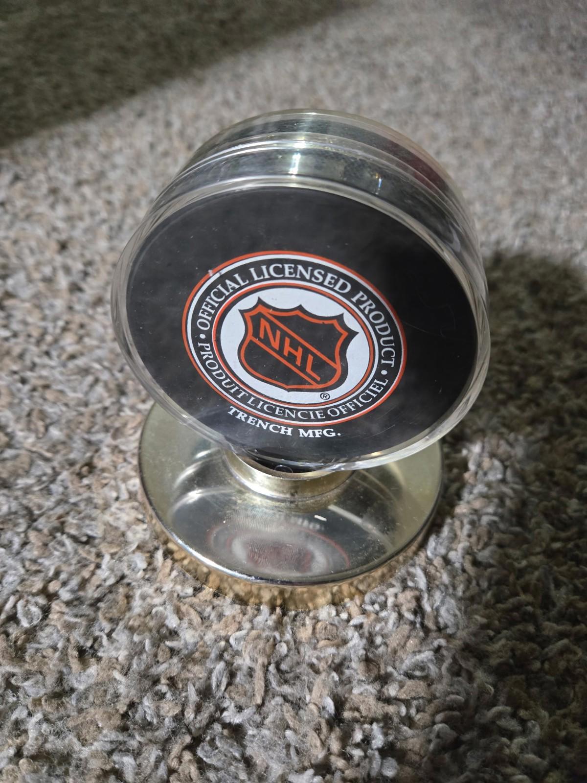 Montreal Candiens Vintage Logo NHL Hockey Puck Trench Mfg Display Case