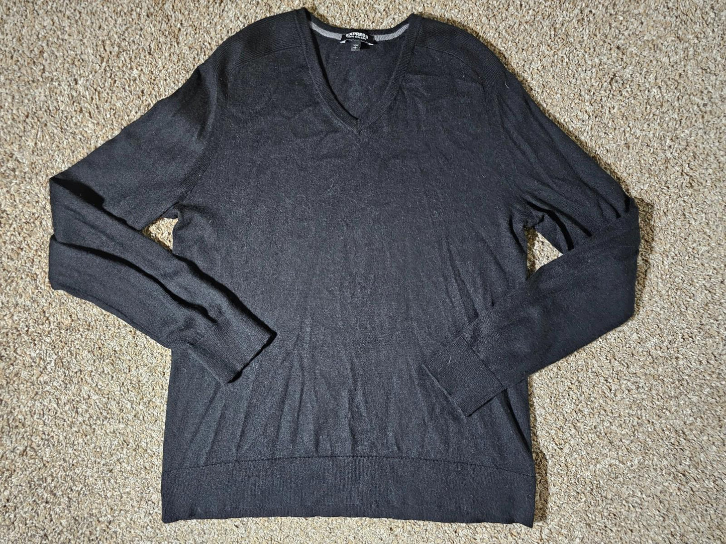 Express Men's Vneck Sweater Size L Merino Wool Blend Black