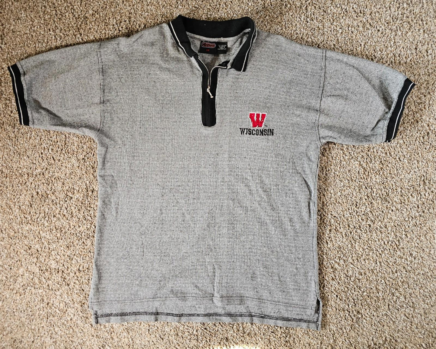 wisconsin badgers logo ACTIVE brand zip polo shirt mens medium gray