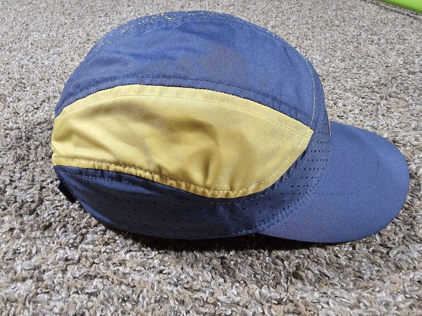 NIKE Tailwind dri-fit 5 panel hat blue yellow speckled Strap