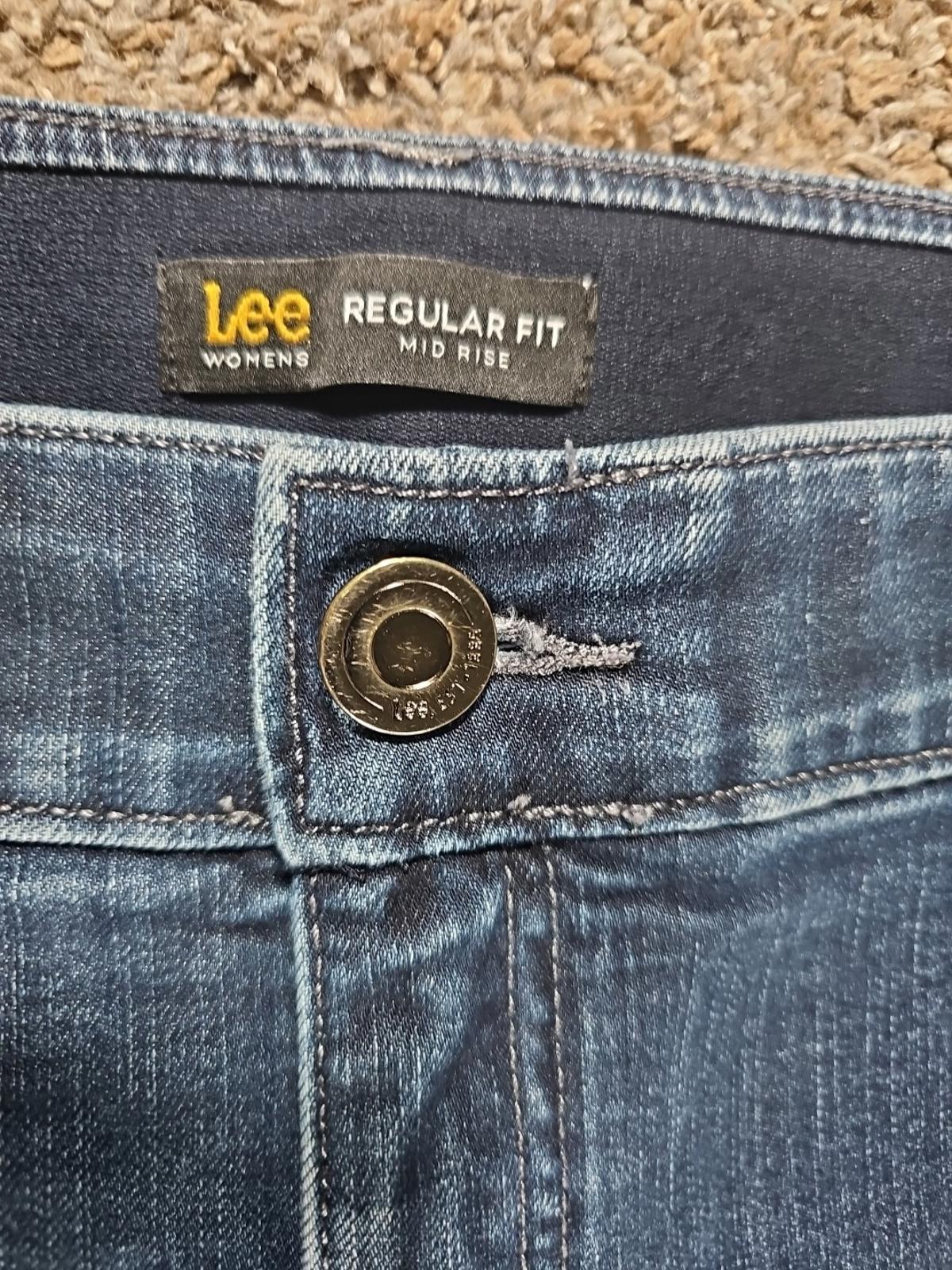 Lee Womens Regular Fit Mid Rise 18W Medium Jeans