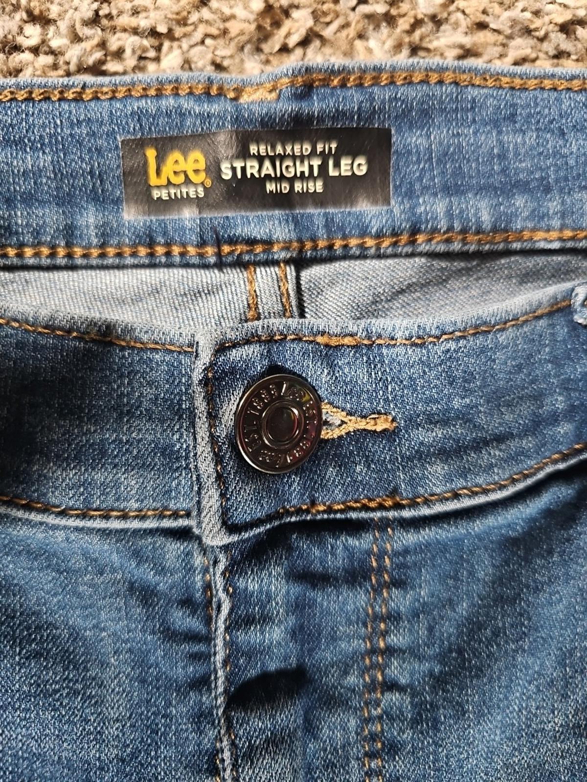 Lee Petites Relaxed Fit Straight Leg Mid Rise Sz 4