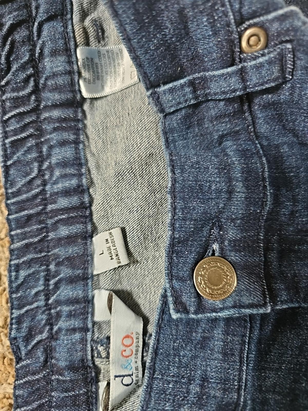 Denim & Company L Flared Blue Jeans Embroidered Flowers NWT