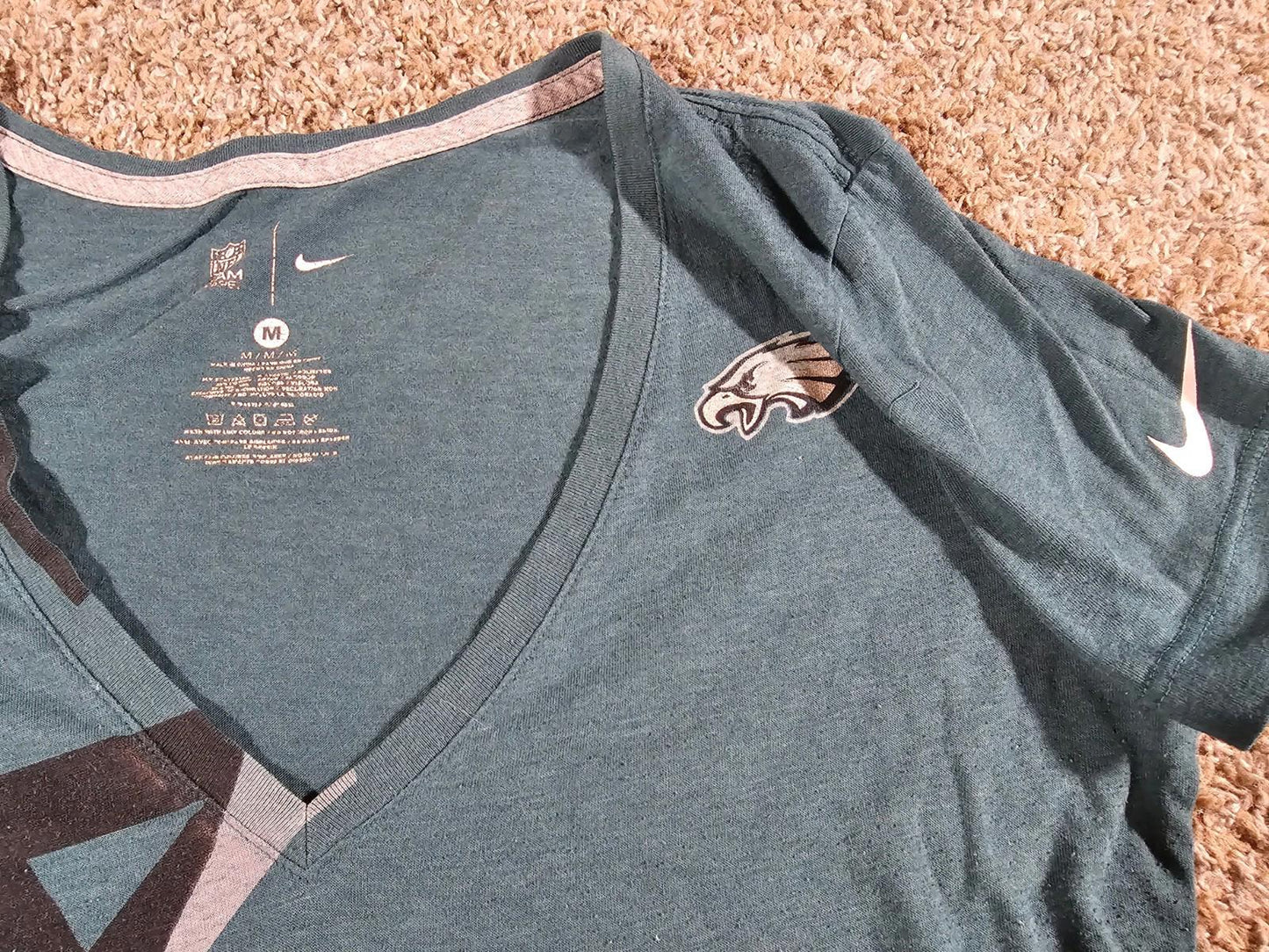 Nike Women's Medium Philadelphia Eagles V-Neck Green T-Shirt