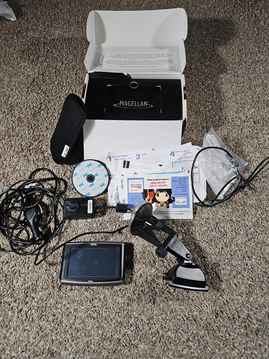 Magellan Maestro 4040 Automotive w/Box, Mount, and Accessories Bundle