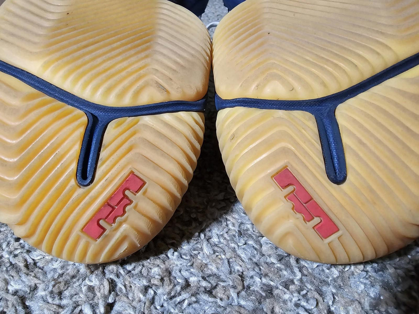 NIKE C12668-101 Basketball Shoes LeBron 16 Low USA Sz 9.5