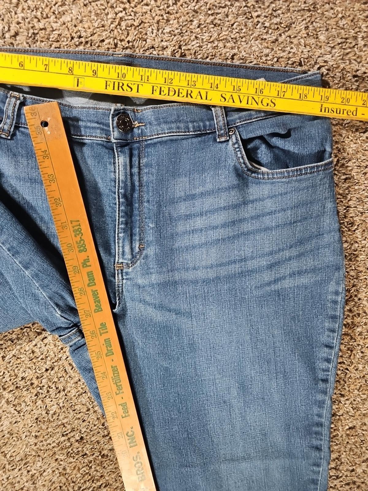 Lee Relaxed Fit Straight Leg Mid Rise Petites