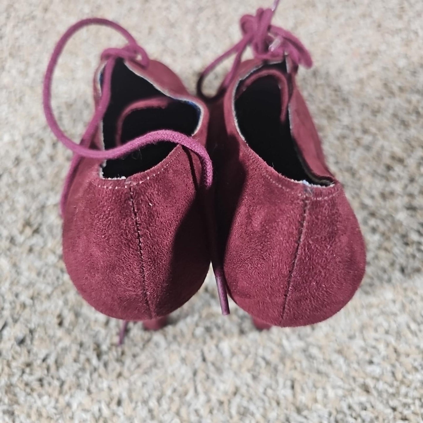 fioni Burgundy wingtip heels sz 8