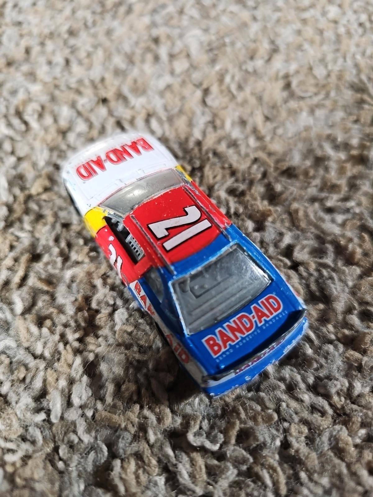 Michael Waltrip #21 Band-Aid Monte Carlo Racing Champions 1:64 NASCAR 1996
