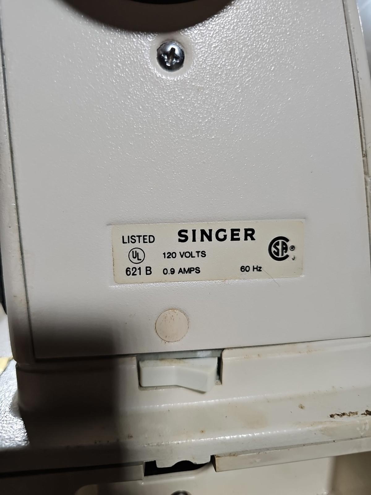 1976 SINGER 560 Electronic Diana Sewing Machine with pedal and case