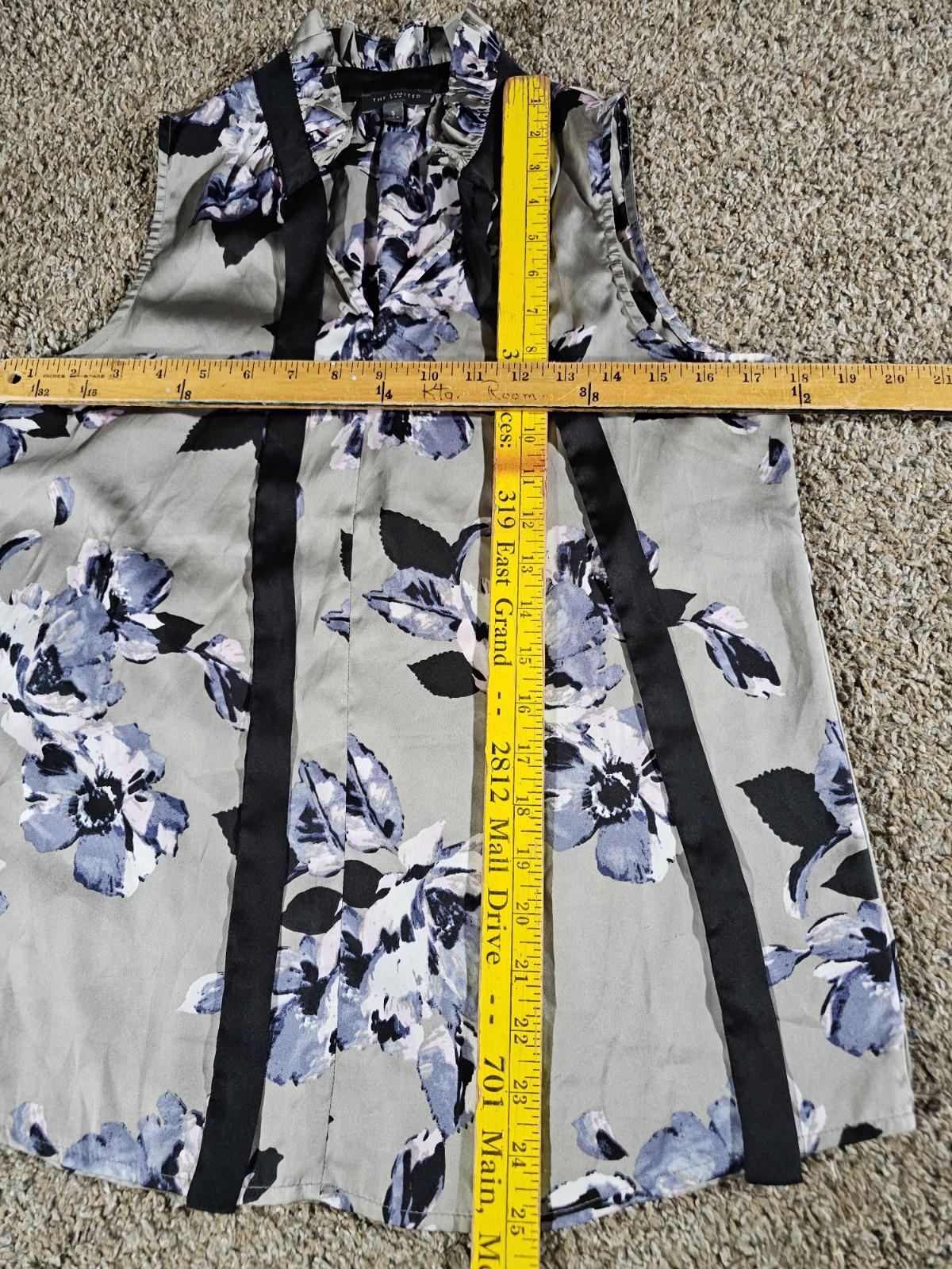 The LIMITED Small Gray Floral Tie Tank Top