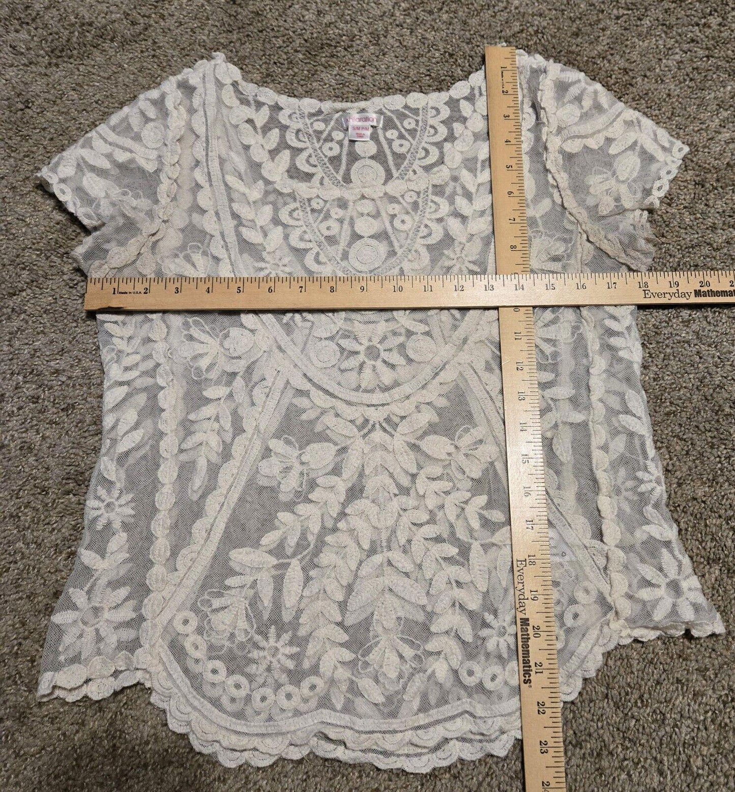 Cream Exhilaration Lace Floral T Shirt Sz S - Stains See Pic