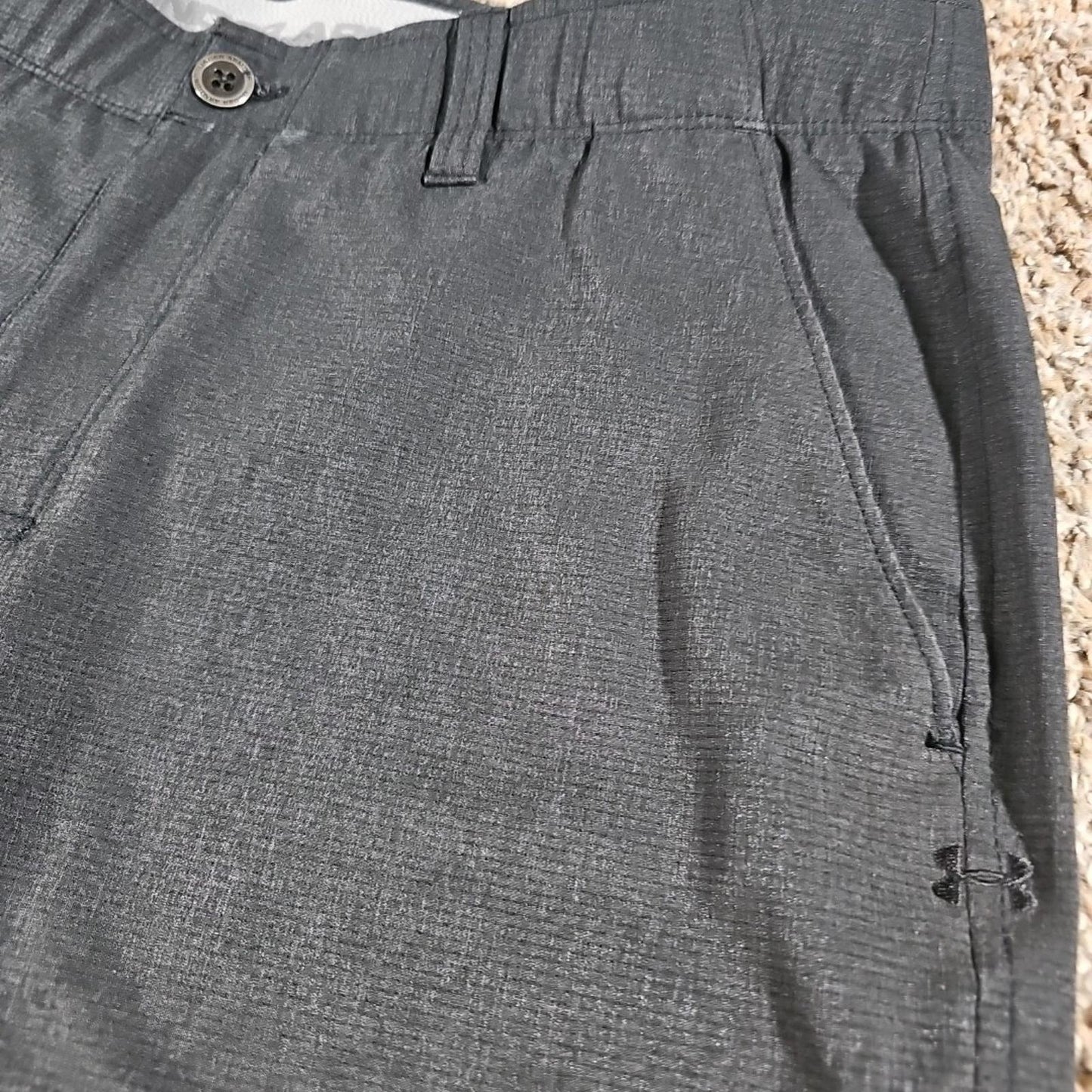 Under Armour Golf Shorts Mens 36 Charcoal Gray HeatGear Loose Fit Performance