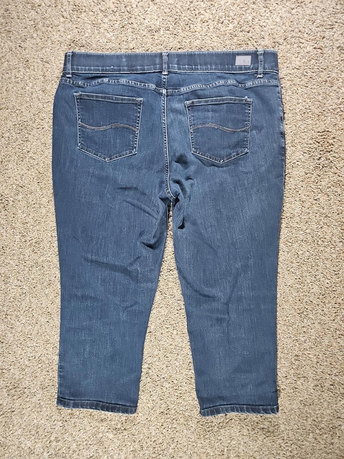 Lee Womens Regular Fit Mid Rise 18W Medium Jeans