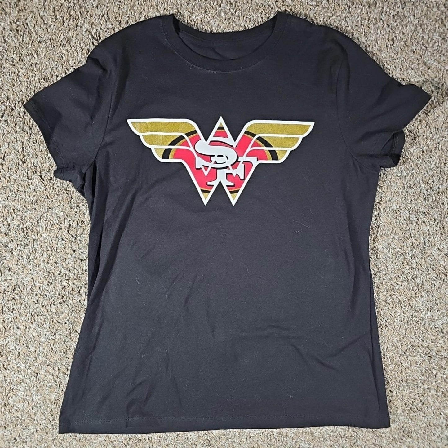 San Francisco 49ers Wonder Woman Hanes Large Black Tshirt