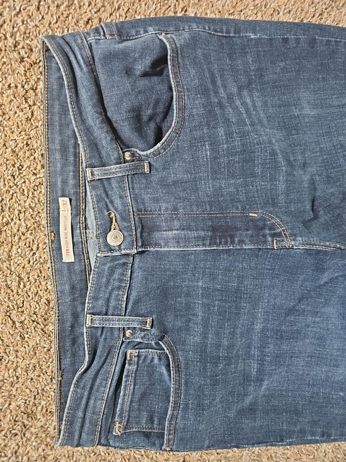 Womens Levis 725 High Rise Bootcut Sz 32x32 Jeans