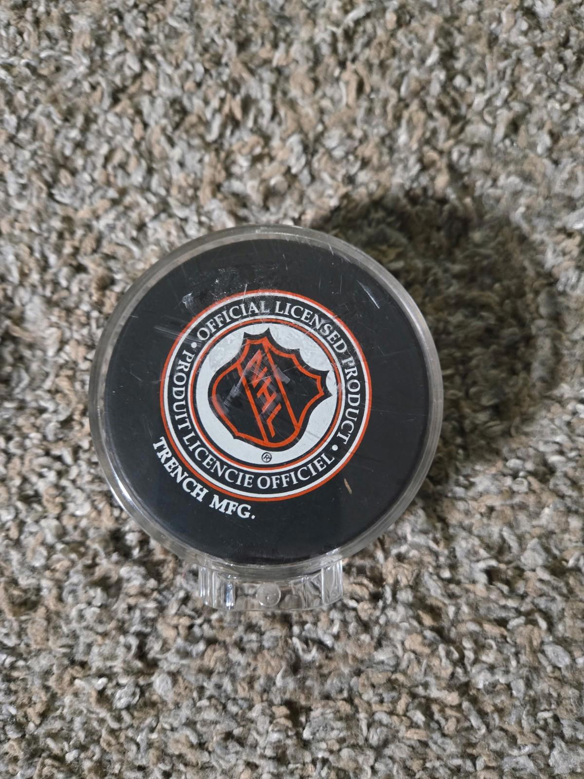 Buffalo Sabres Vintage Logo NHL Hockey Puck Trench Mfg Display Case No Base