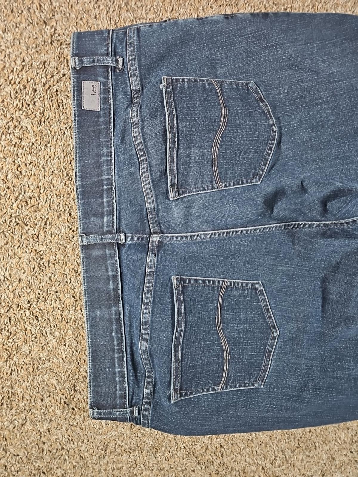 Lee Womens Regular Fit Mid Rise 18W Medium Jeans