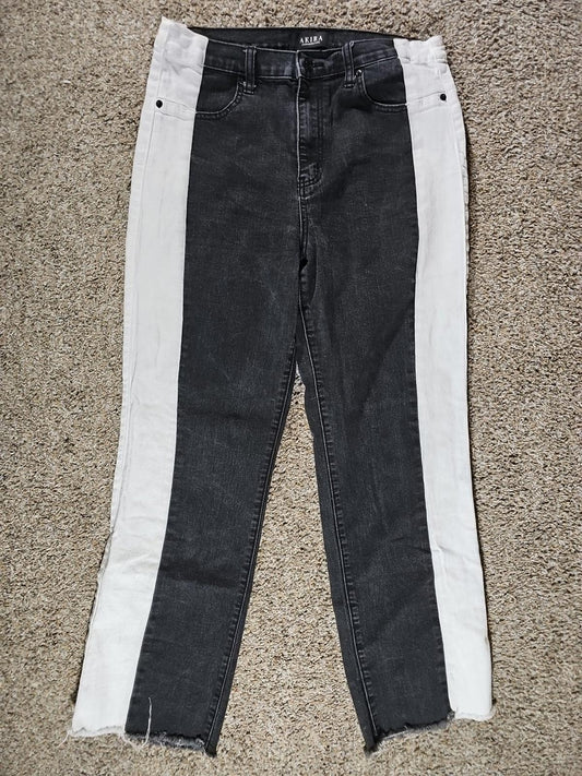 Akira 15(W31) Black White Jeans