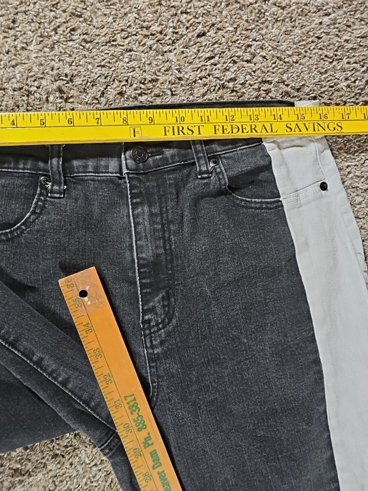 Akira 15(W31) Black White Jeans