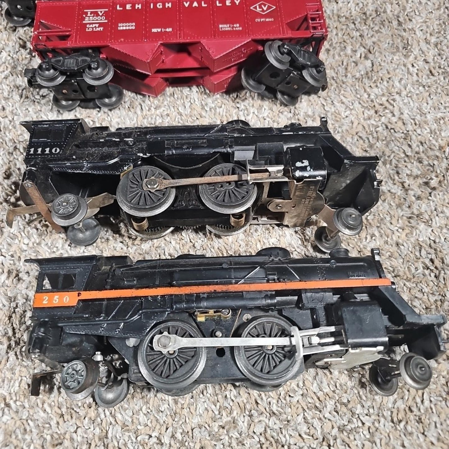 Lionel Train Set Engine 250 & 1110 Various Cars, Materials, & Connections
