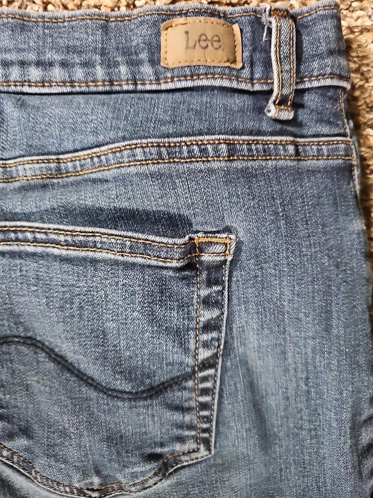 Lee Relaxed Fit Straight Leg Midrise 14 Petite