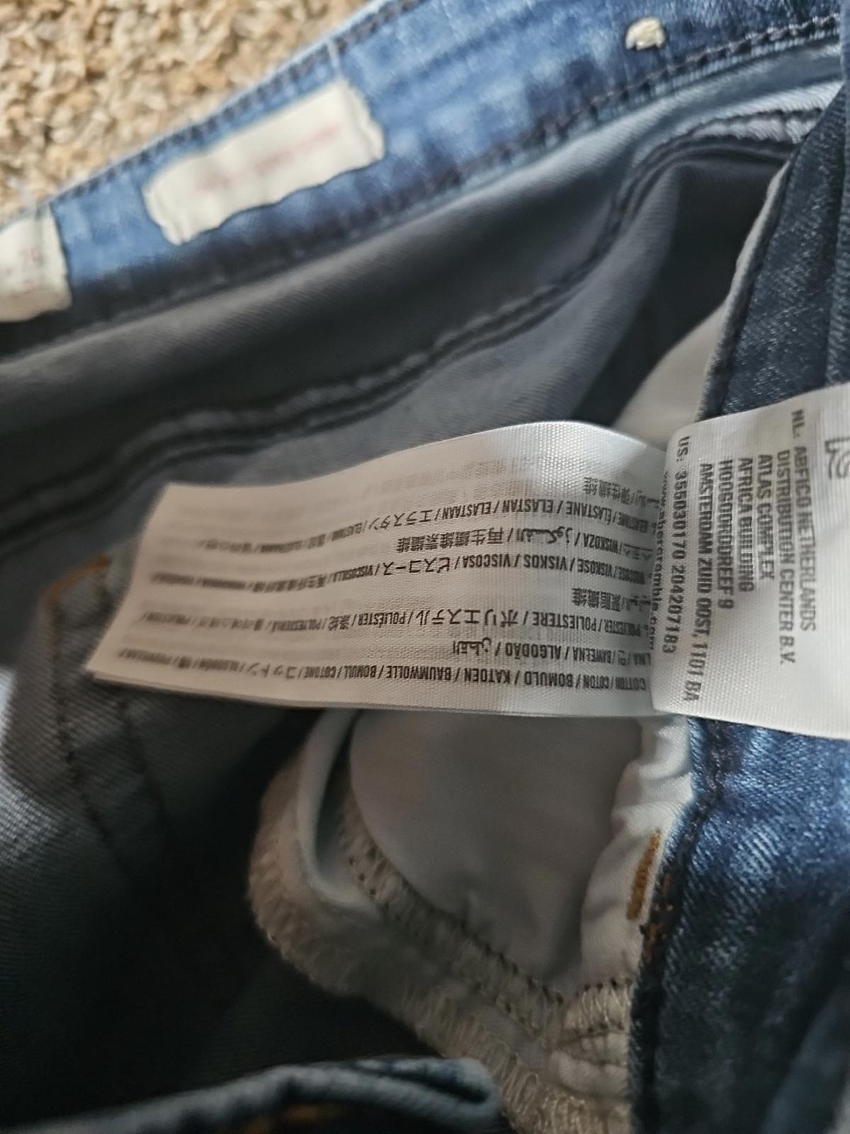 Hollister 9L 29x32 Low Rise Super Skinny Jeans