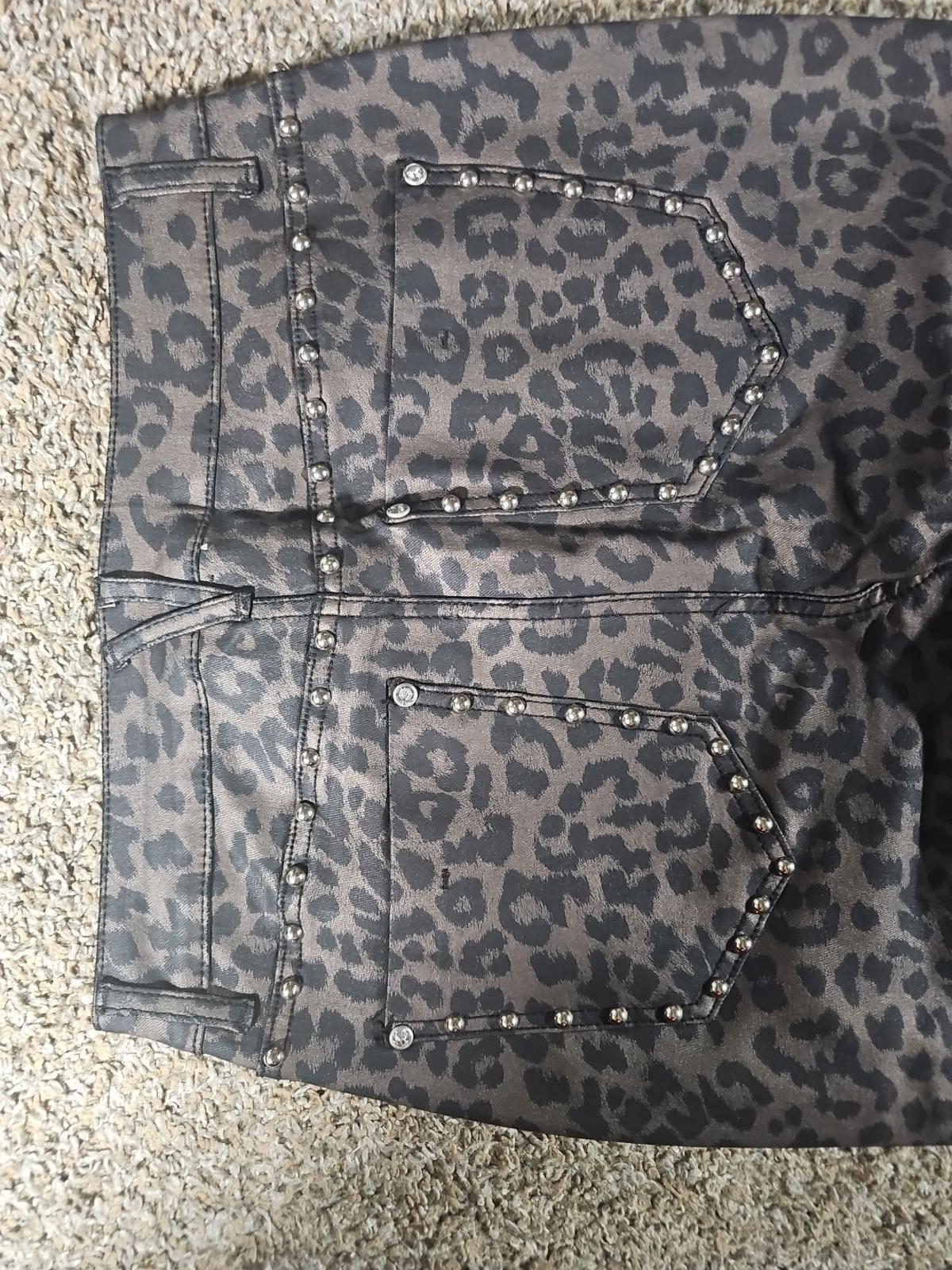 VBRT Leopard Print Sz 9 Pants NWT NWD