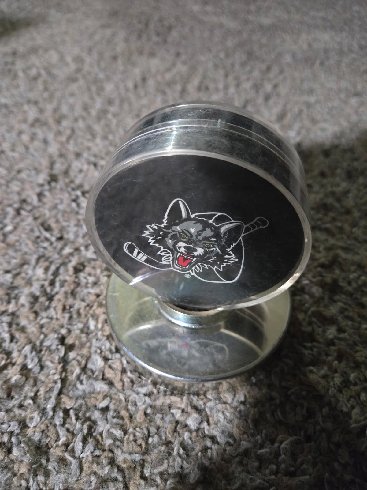 VINTAGE CHICAGO WOLVES IHL HOCKEY PUCK In Glas Co Case