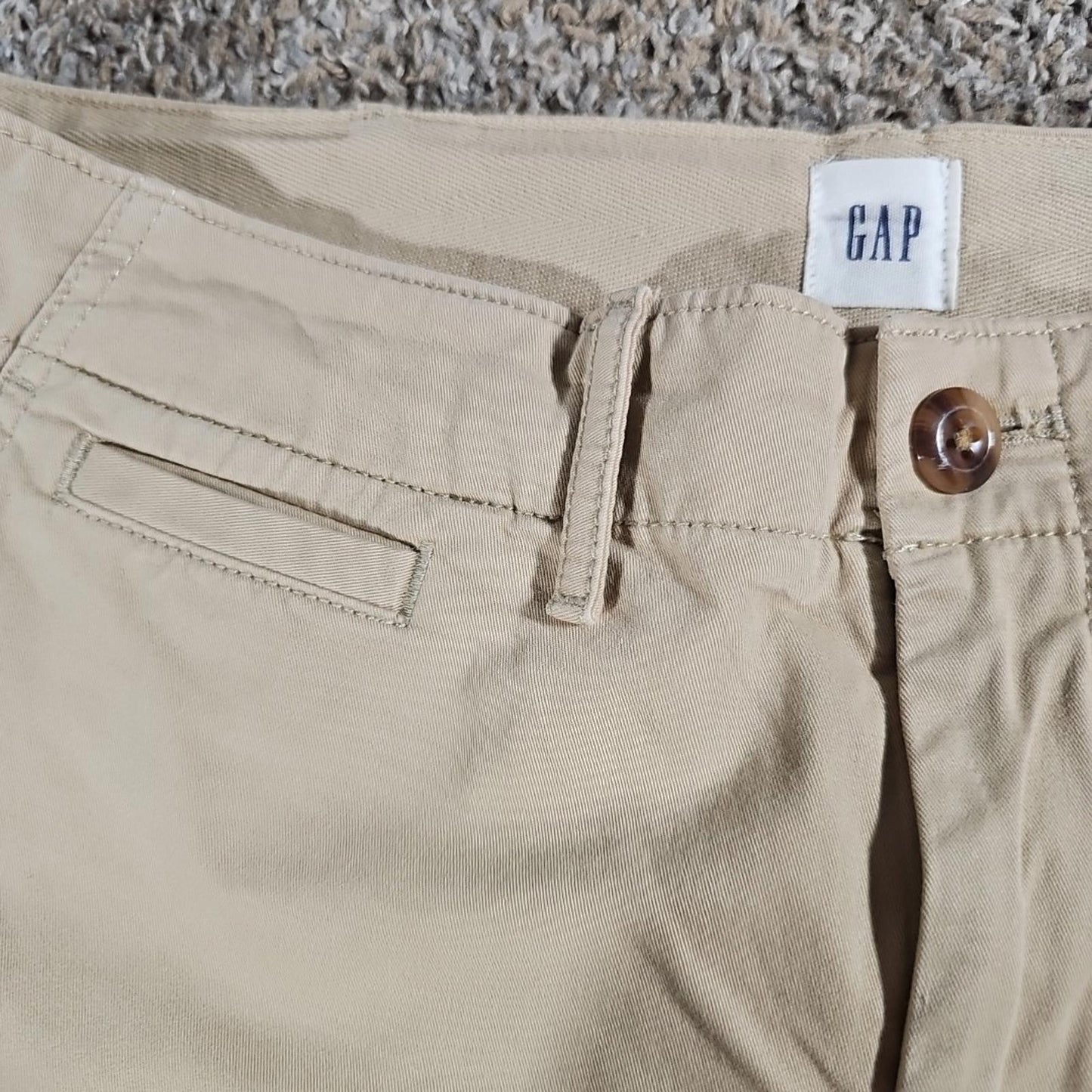 GAP sz 8 5" Cuffed Khaki Shorts