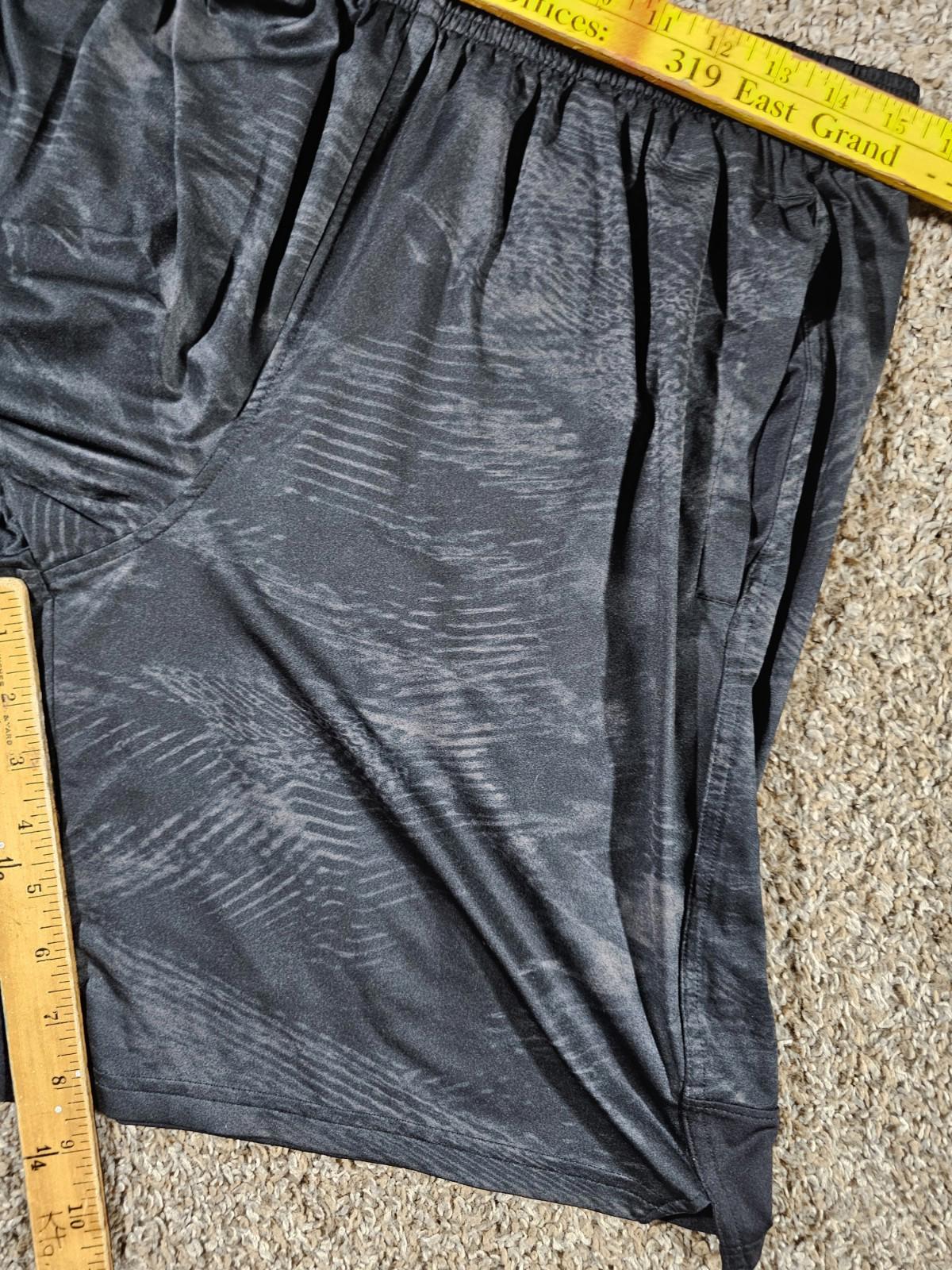 Under Armour Loose Gray Black Shorts