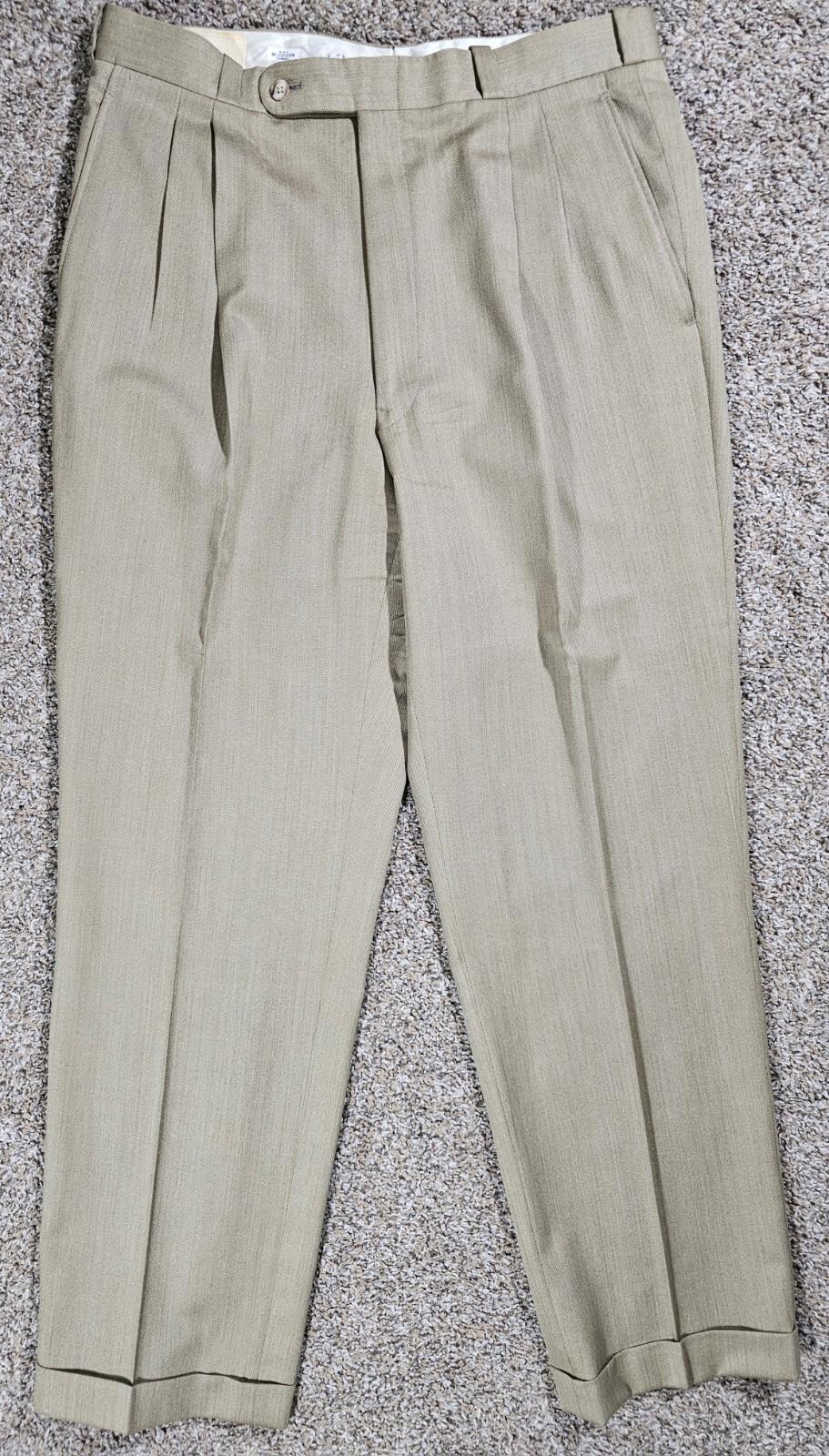 Hand Tailored Tom James Innocenti Oro tan suit APPROX C44W35