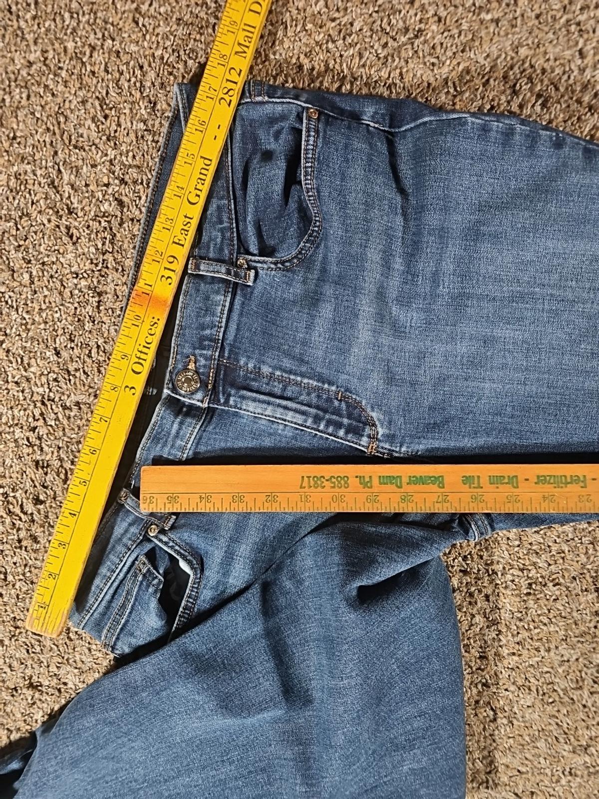 Lee Relaxed Fit Straight Leg Midrise 14 Petite