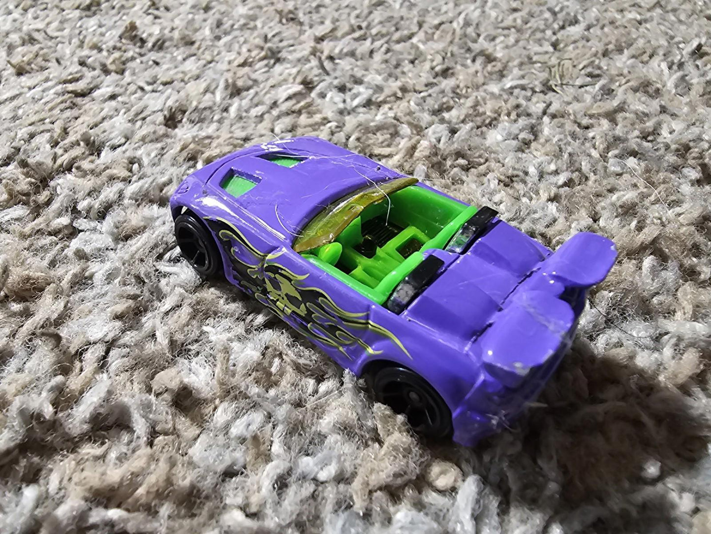2001 Hot Wheels Tantrum Purple Green Skull