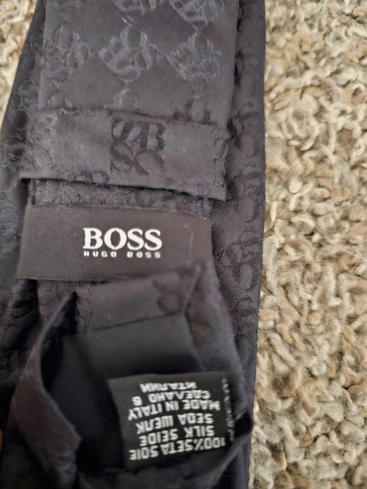 hugo boss 100% silk made in ITALY necktie black allover logo